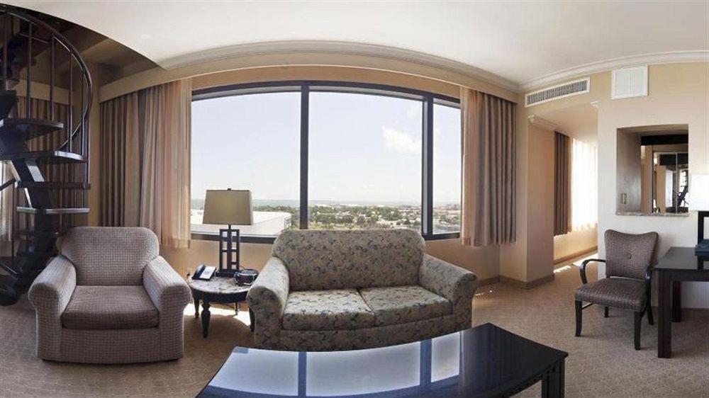 Crowne Plaza Pensacola Grand 호텔 외부 사진