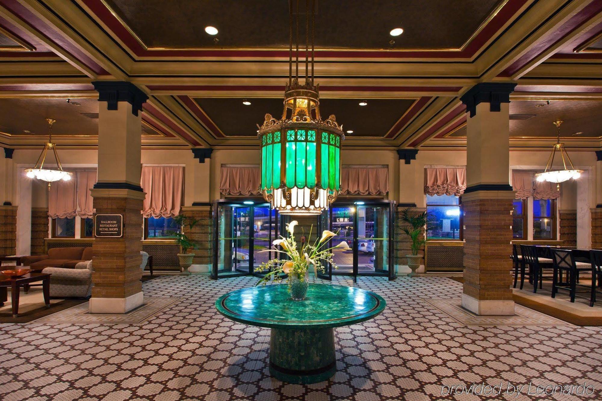 Crowne Plaza Pensacola Grand 호텔 내부 사진