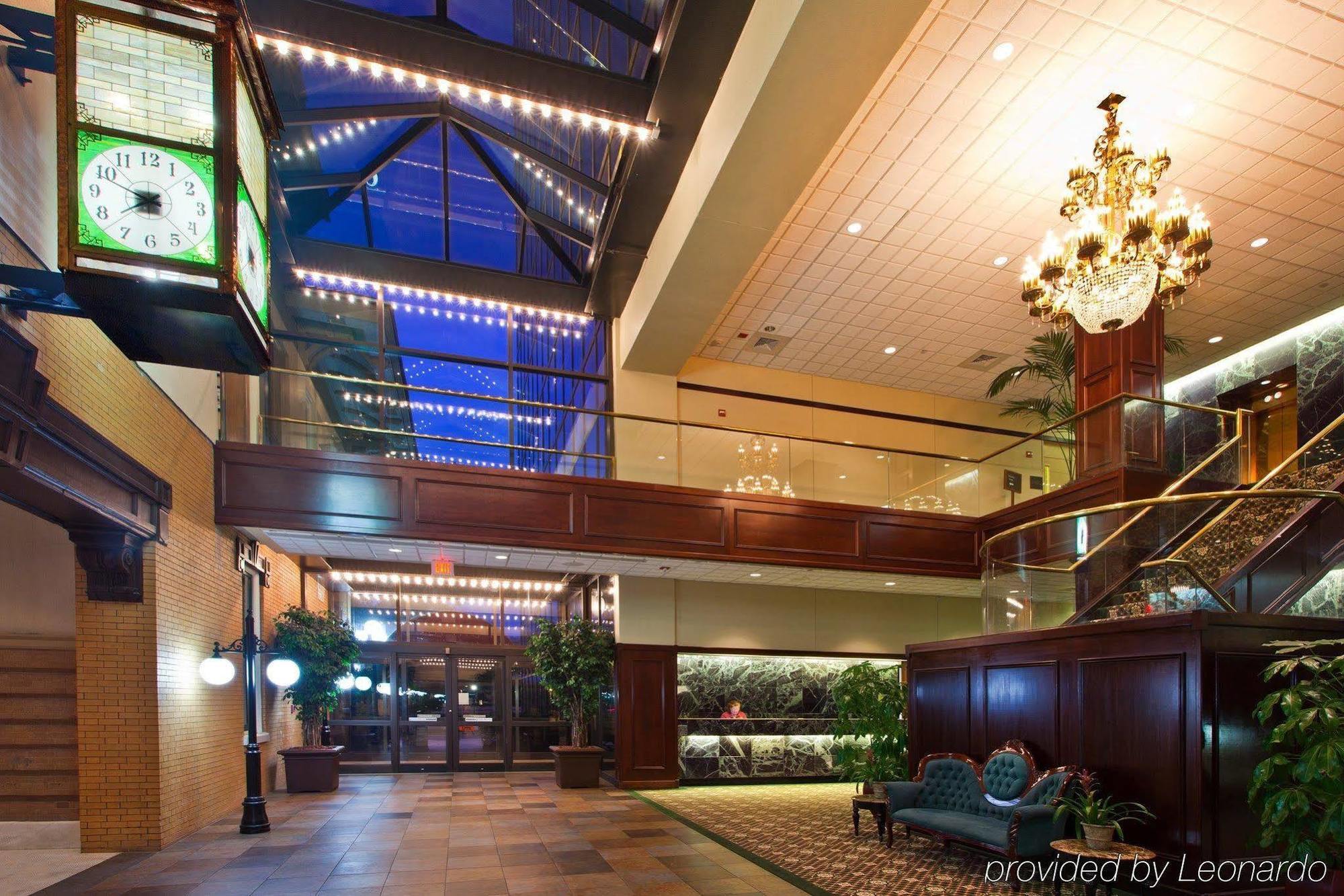 Crowne Plaza Pensacola Grand 호텔 내부 사진