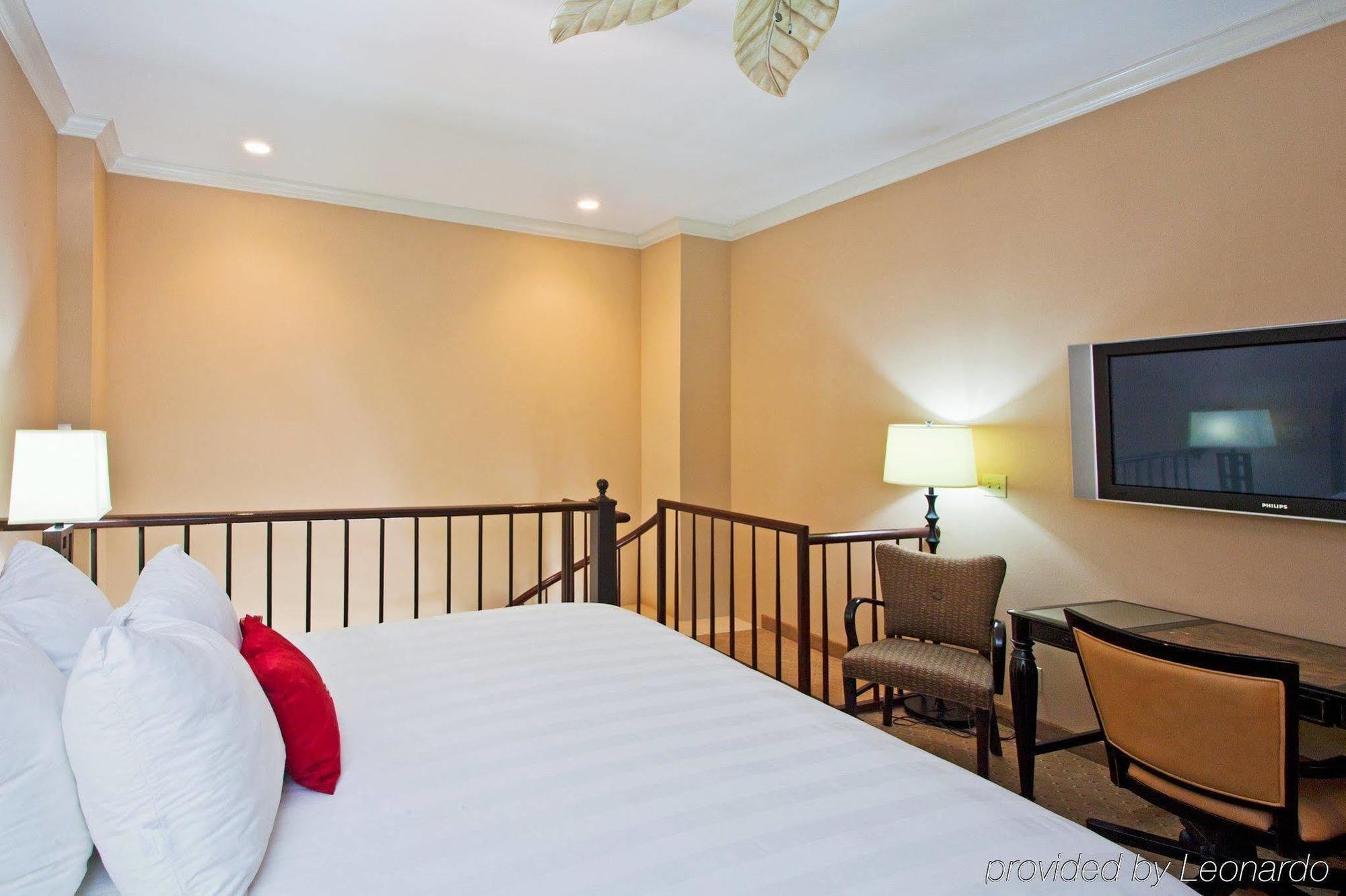Crowne Plaza Pensacola Grand 호텔 객실 사진
